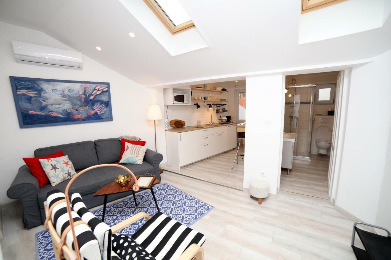 Sweet Suite With Free Private Parking Pula Exterior photo