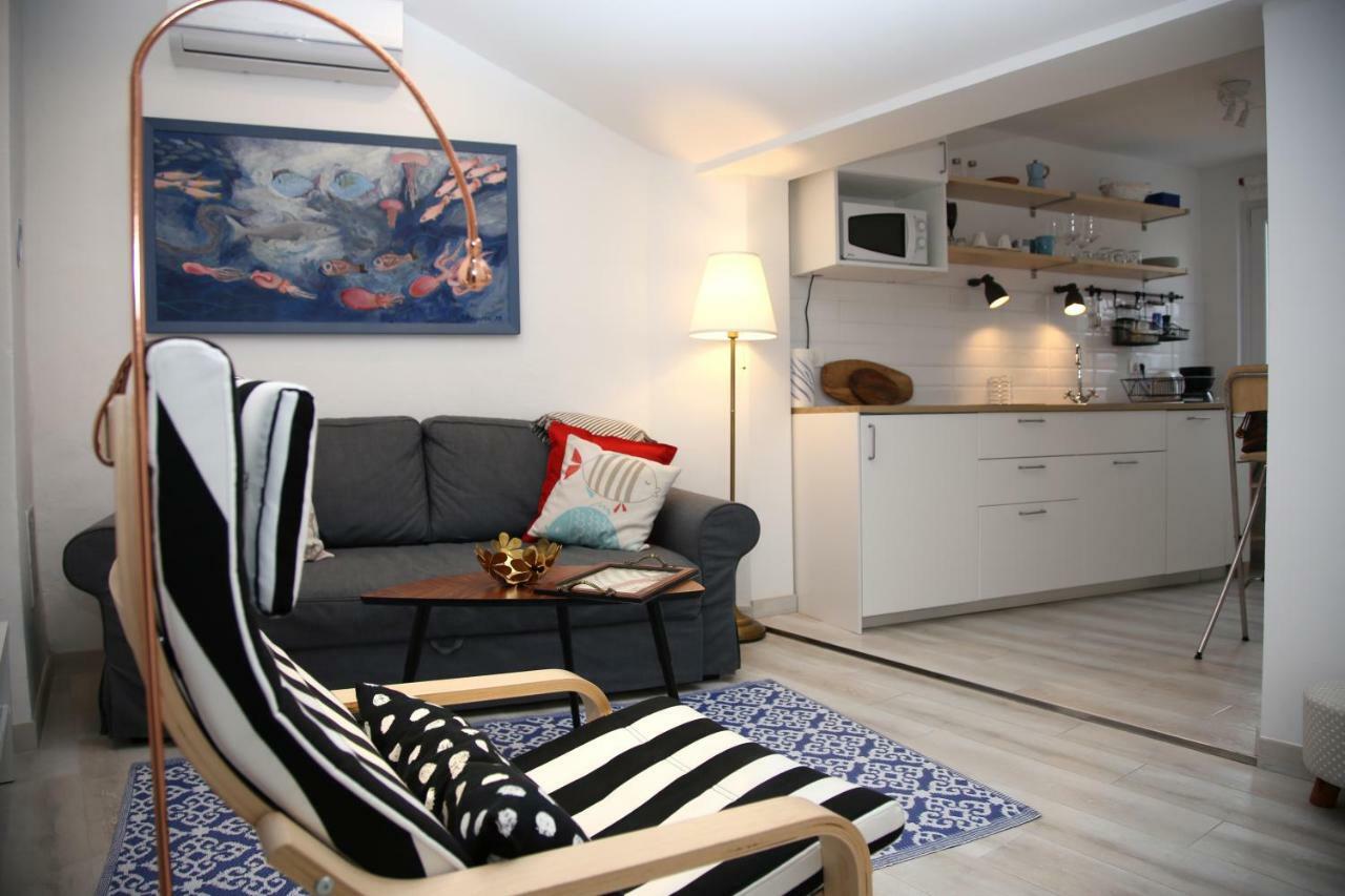 Sweet Suite With Free Private Parking Pula Exterior photo